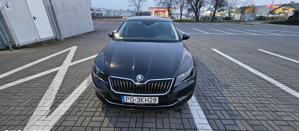 Skoda Superb cena 87900 przebieg: 197600, rok produkcji 2019 z Kołobrzeg małe 436